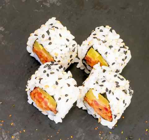 Uramaki spicy daikon